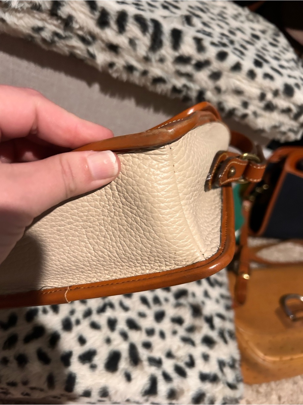 Dooney & Bourke Vintage All-Weather Leather Surrey bag w/ Matching Wallet - Picture 12 of 16
